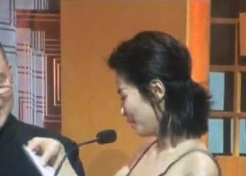 刘涛滑落衣服视频