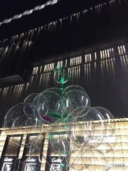 气球爆炸伤人视频,揭秘高空意外事故